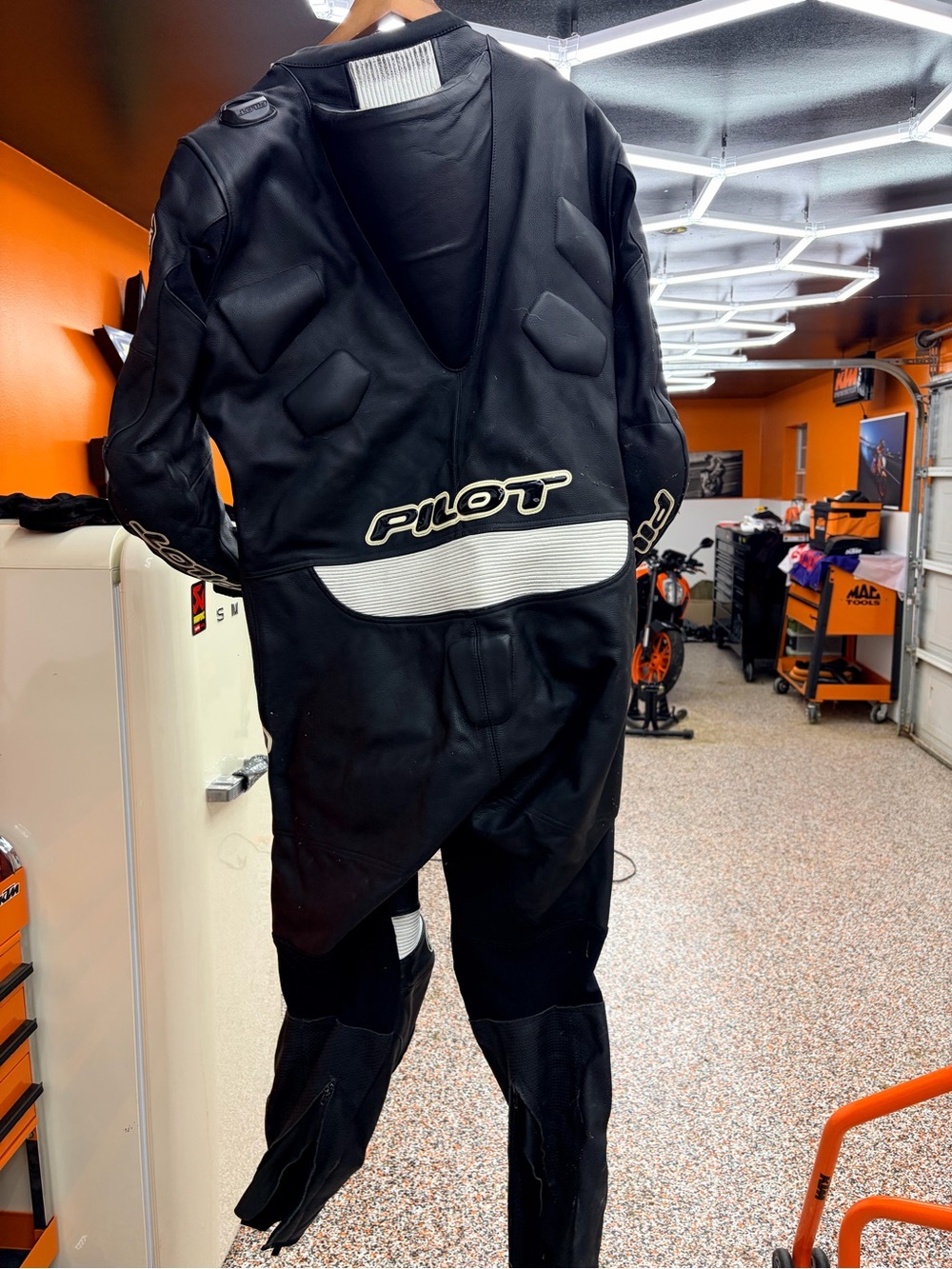 Pilot One-Piece Leather Motorcycle Race Suit – Size 50 (Men’s Medium) - Picture 2 of 3